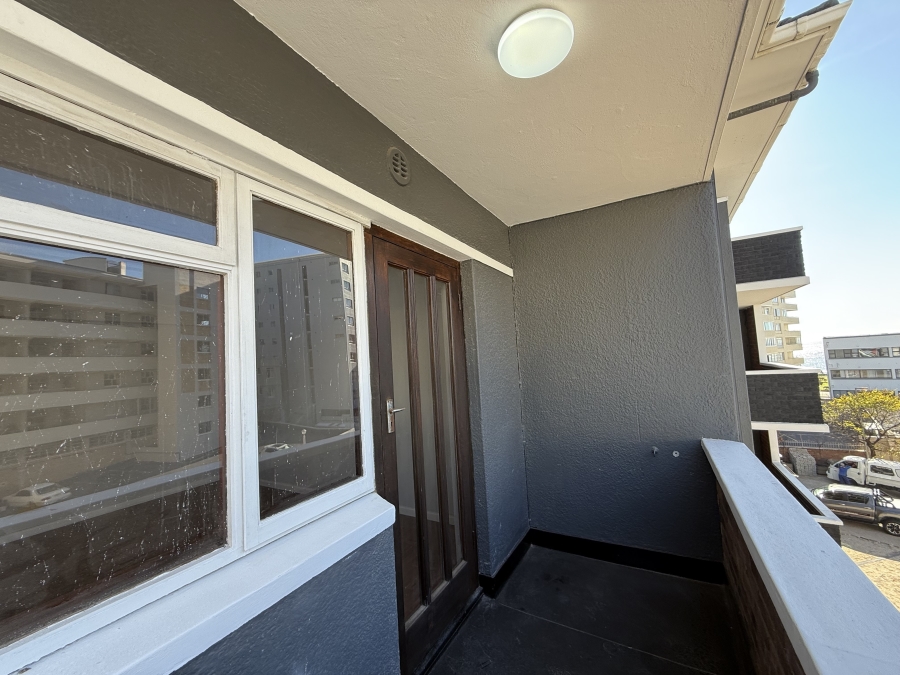 To Let 1 Bedroom Property for Rent in Sea Point Western Cape